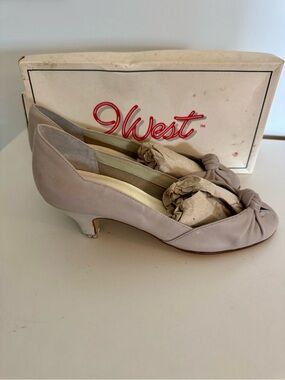 Women's Taupe Knot-Toe Low Heel Pumps